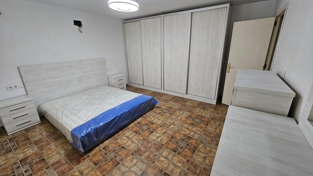 Dormitorio con armario a medida instalado por Muebles Duarte — proyecto real