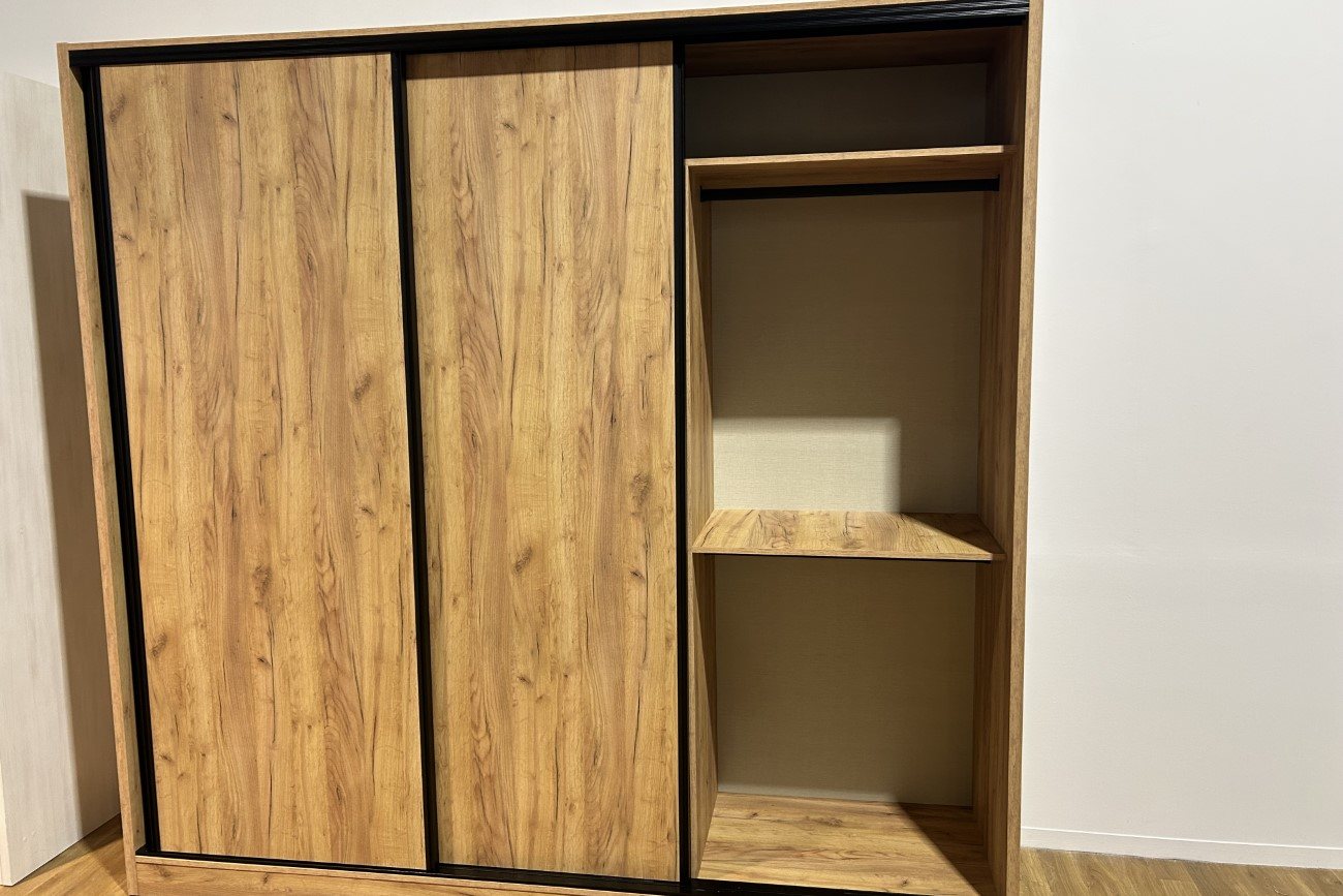 Detalle de armario corredera a medida fabricado por Muebles Duarte